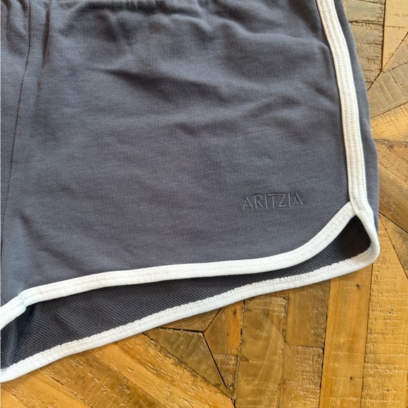 NWT Aritzia Low-Rise Dolphin Shorts - Picture 8 of 8